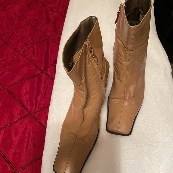 Gold boots - Picture 2 of 3